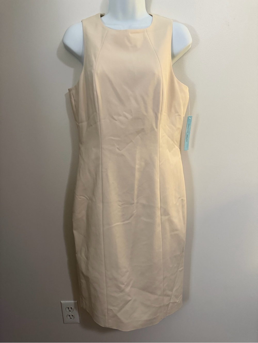 ANTONIO MELANI Sleeveless Cream Sheath Dress